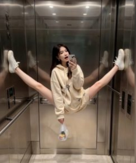 AI生成电梯一字马美女制作教程，条条流量上万，别再在外面被割韭菜了，全流程实操-一起网赚吧